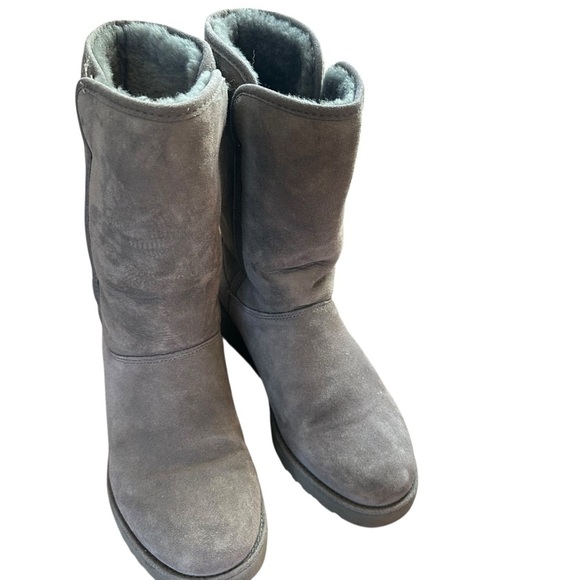 UGG Amie Women's  Boots Grey  Classic Suede Sheepskin EUC Sz 7 - Picture 8 of 8